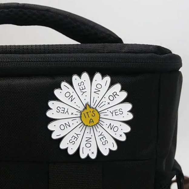 Daisy 'Yes/No" Spinner Pin