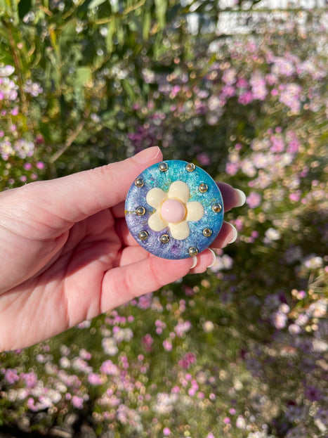 Round Flower Shimmer Glimmer