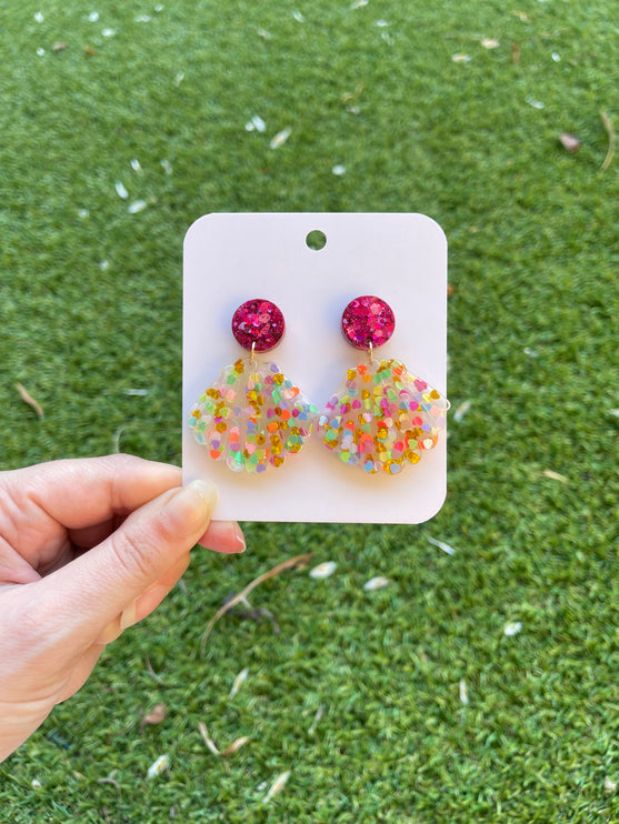 Clam Shell Glitter Earrings- Fuschia and Hearts