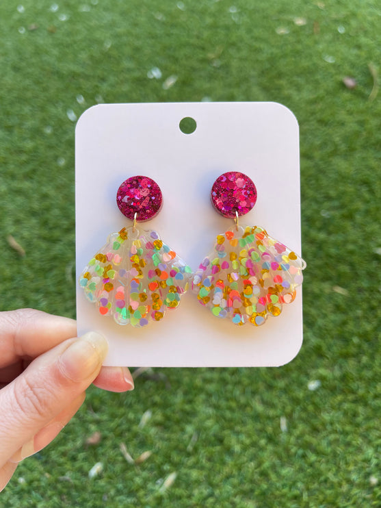 Clam Shell Glitter Earrings- Fuschia and Hearts