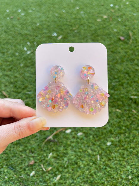 Clam Shell Glitter Earrings- Pastel Hearts