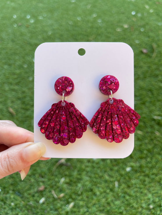 Clam Shell Glitter Earrings- Fuschia