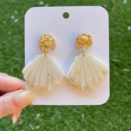 Clam Shell Glitter Earrings- Gold and White