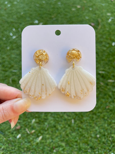 Clam Shell Glitter Earrings- Gold and White