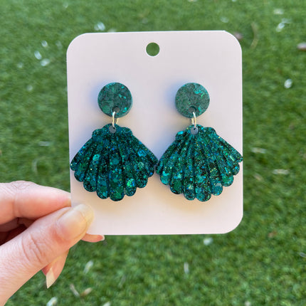 Clam Shell Glitter Earrings- Emerald Matte