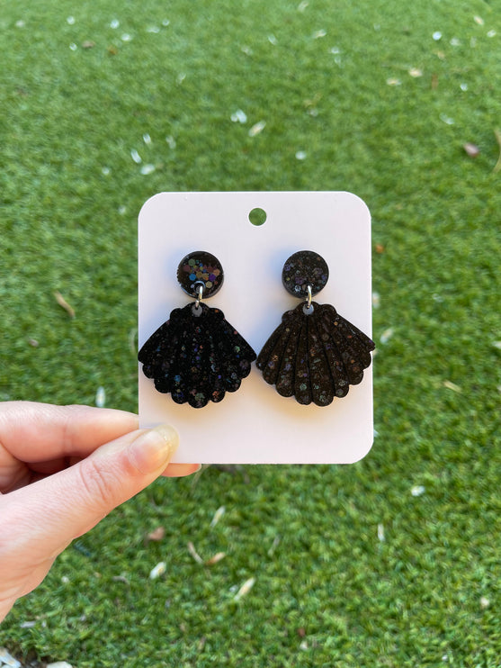Clam Shell Glitter Earrings- Black