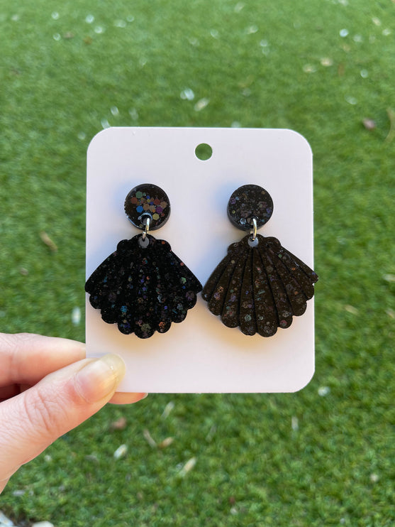 Clam Shell Glitter Earrings- Black
